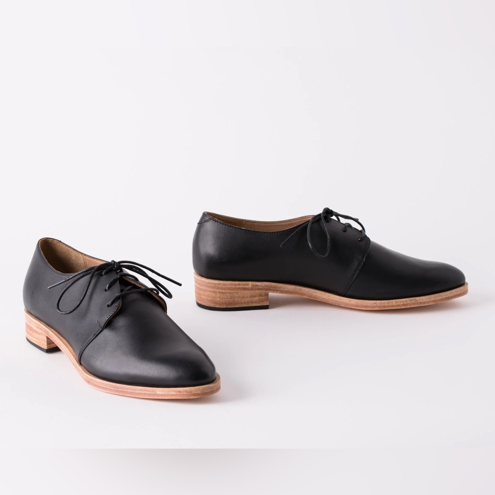 Everlane black oxfords